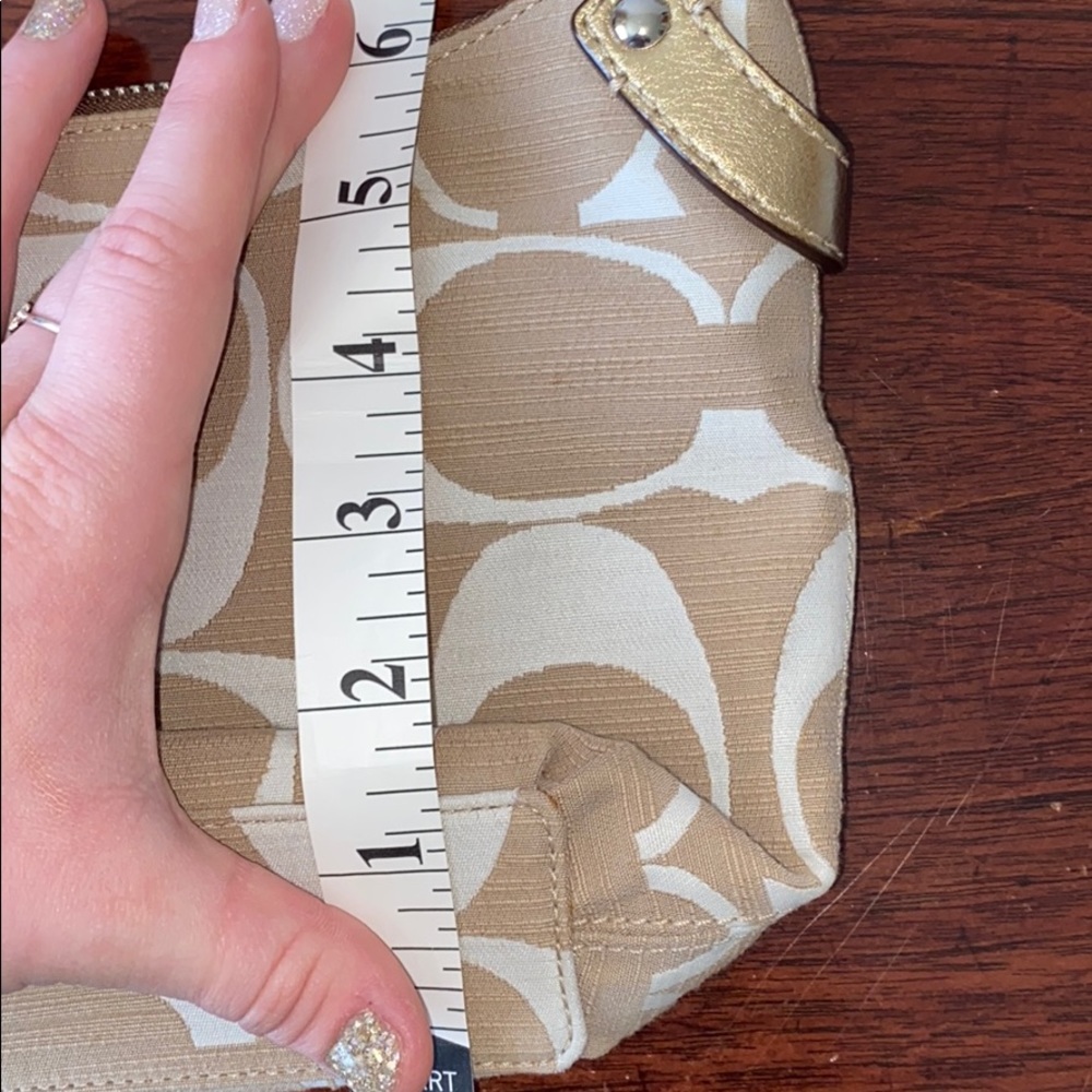 Coach Cream & Gold Shoulder Bag - Picture 4 of 6